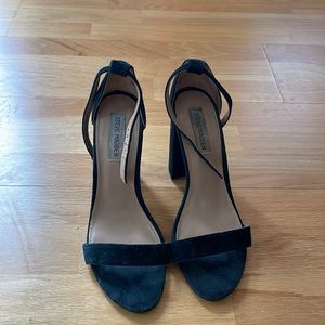 Steve Madden carrson black suede heels